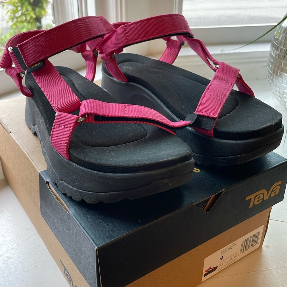 Teva Jadito Universal Sandal - Womens 9 - Pink  Fuchsia Purple